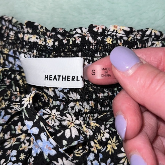 Heatherly Cropped Floral Blouse - Picture 6 of 6